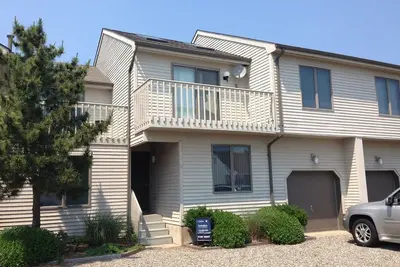 Image de Lavallette Ocean Block Reverse Living Townhouse - Récemment rénové \/ Central Air