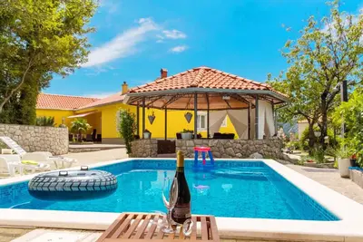 Image de Maison de vacances avec piscine et climatisation