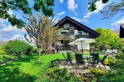 Image de Deerwood-Whole House relax avec vue sur le château