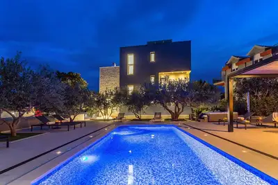 Villa Topaze avec piscine chauffée, 5 chambres, jacuzzi, sauna, salle de gym, plage de sable 90m