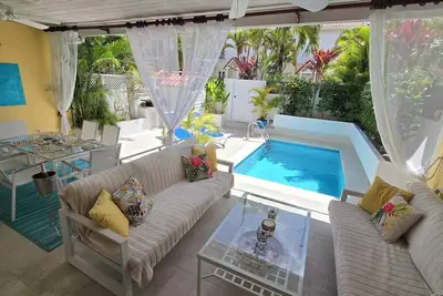 Maison de ville romantique, St. James, côte ouest, les meilleures plages, à 5 minutes de Holetown