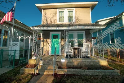 Image de Beautifully Renovated Home With Yard. We Are Pet Friendly.