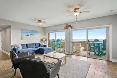 Image de Immense condo, à quelques pas de la plage