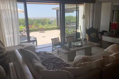 Image de Belle maison dans quartier exclusif, vue imprenable, grande terrasse, piscine.
