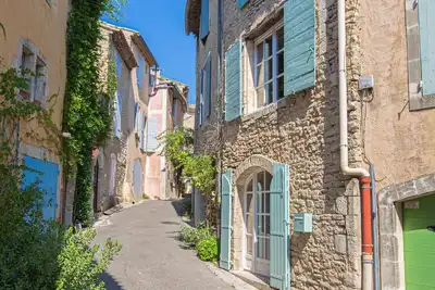 Image de Charmante maison au centre du village de Goult. A\/C central; Marchez vers tout.