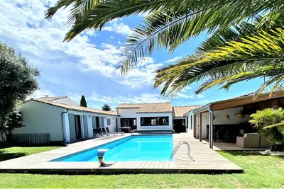 Image de La Flotte - Maison D'Architecte 5 étoiles- Piscine chauffée - 8 personnes