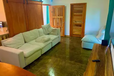 Image de Hollow Tree Casita 2 Chambre Swank Container House Very Private Jungle View