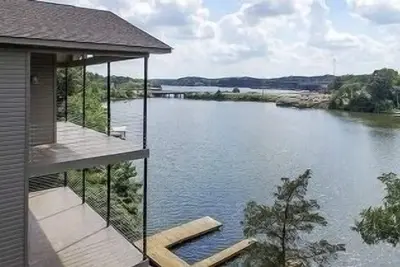 Image de Waterfront Lake house 2 balcony’s. Amazing sunsets! Boat dock, fire pit! ! !