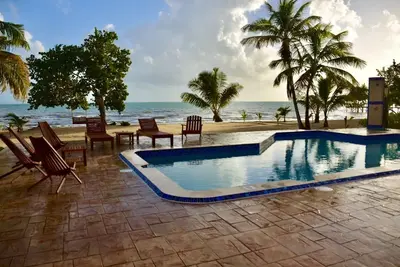 Image de Windsong Belize - Nouvelle villa en bord de mer avec piscine