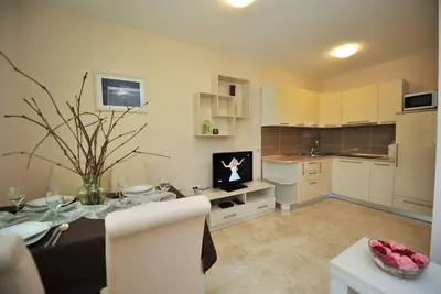 Image de Appartement exclusif avec plage et piscine extérieure 4