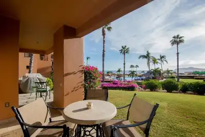 Image de Condo de luxe en bord de mer avec gardien
