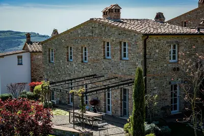 Image de Propriété dans un hameau entièrement rénové avec jardin et vue panoramique