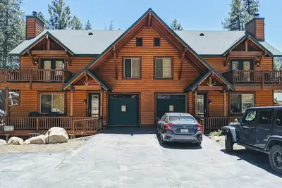 Image de Boulder Bay Willow Lodge avec 2 bains à remous et parking pour 6 voitures