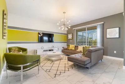 Image de Luxury 6 Bedroom 5 bath pool Home 174