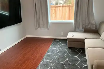 Image de Airbnb lumineux récemment rénové à côté de sfo!