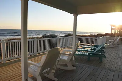 Image de Maison en bord de mer avec accès à la plage privée, récemment rénovée