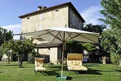 Image de Villa avec grand jardin avec petite piscine hors sol 395x265x125h