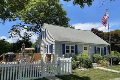 Image de Cozy Cape Escape - Marchez jusqu'au centre-ville de Mystic