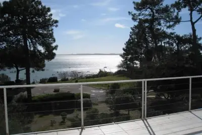 Image de appartement Les pieds dans l'eau avec vue bassin panoramique au Canon