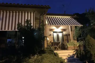 Image de Charmante maison de campagne au sommet d'une colline avec grand jardin et vue imprenable