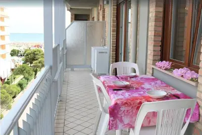 Image de Joyeux appartement avec vue sur la mer et place de plage