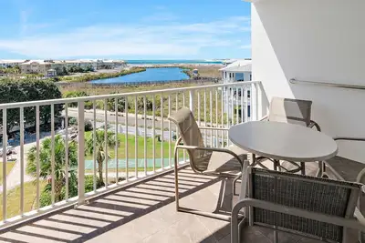 Image de Unité 516 ** Vues magnifiques sur le coucher du soleil et service de plage Gratuit **