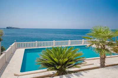 Image de Villa Alena en bord de mer avec piscine