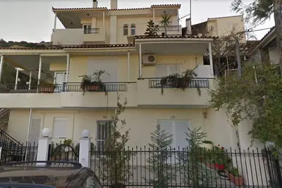 maison panoramique au sommet d'une colline