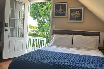 Gemme cachée / avec balcon et cour privés * 15minJFK *