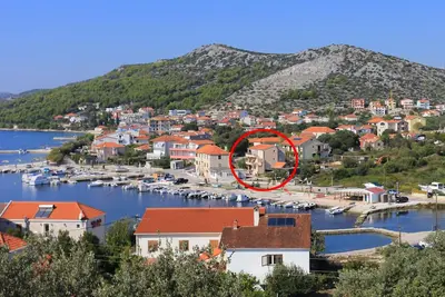 Image de Appartement de deux chambres avec la terrasse Seget Vranjica, Trogir (A-17989-b)