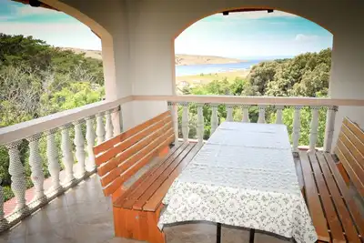 Image de Appartement de deux chambres avec la terrasse et la vue sur le mer Lopar, Rab (A-18005-b)