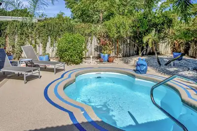 Image de The Oasis - Piscine privée chauffée, bain à remous - 8 km de la plage