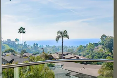 Image de Vue sur le Pacifique sans fin Maison de rêve entièrement rénovée