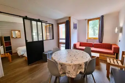 Image de Appartement chaleureux 2 étoiles, animaux acceptés, proche pistes