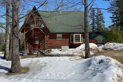 Image de Charming ski in/out Cabin at Pleasant Mountain with Moose Pond nearby