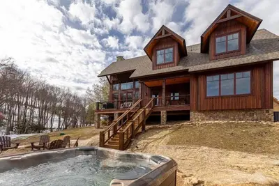 Image de Cabine Little Cubs - 3bd / 2. 5ba Overlook at Eagles Nest, bain à remous, foyer, commodités