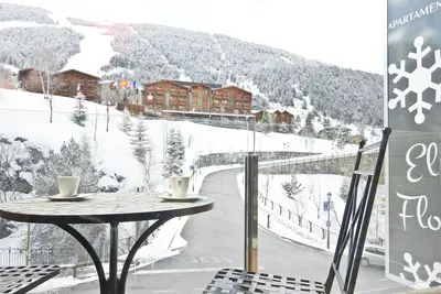 Image de 3 Bedroom Apartment next to ski slopes. 7 pax. Floc 42