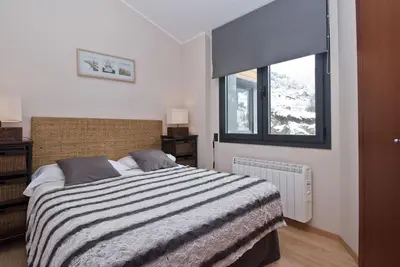 Image de 1 Bedroom Apar. views. next to ski slopes. El Tarter. Floc 33