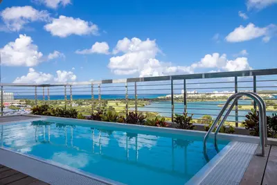 Image de Penthouse moderne avec étonnante vue- Piscine privée, Courte distance de la plage
