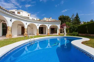 Image de Fabulous Luxury 4 Bed Villa with Private Pool Sun Terrace 5 mins from the Beach!