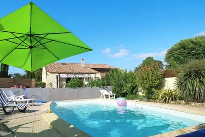 Image de Magnifique maison de vacances privée pour 5 personnes avec piscine, Wifi, Tv, terrasse et parking
