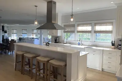 Image de 5 chambres, nouvelle construction avec piscine