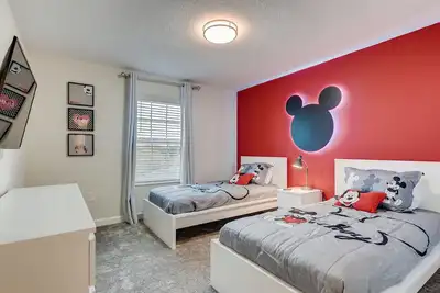 Image de 8981 Cc - Maison De Ville 4 Chambres sur la retraite de Champions Gate - jusqu'à 10 personnes - 12 miles de Wdw