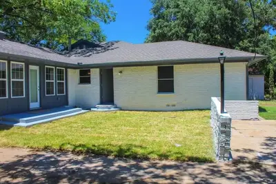 Image de Maison 3bd \/ 2ba près des Cowboys ✮ Rangers