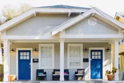 Image de Cush Uptown Shotgun marche 1 pâté de maisons pour les défilés