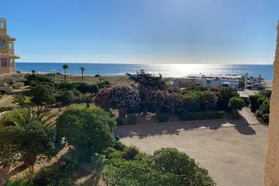 Image de Appartement T3 avec Terrasse, Barbecue et Parking - 300m des Commerces, Plage devant