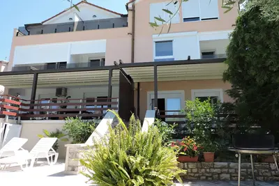 Image de Villa - Appartement I (4 + 1); Piscine d'eau salée, climatisation, wi fi