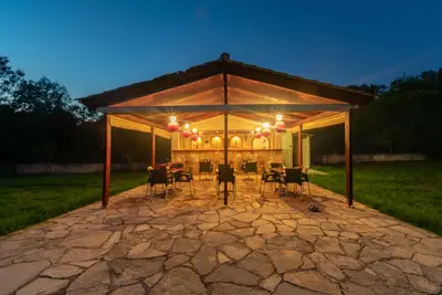 Image de Appartements acceptant les animaux de compagnie avec piscine, à Ano Korakiana
