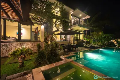 Image de Villa 5 * avec piscine à Ubud avec ramassage gratuit à l'aéroport et utilisation gratuite des vélos!