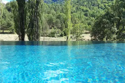 Image de Les gîtes Les Costoliers sont confort piscine à bord chauffée Vallée du Jabron